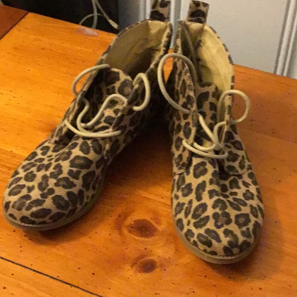 Leopard print ankle boots, man made material